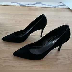 Charles David Black Suede 4” Stiletto Pumps size 11